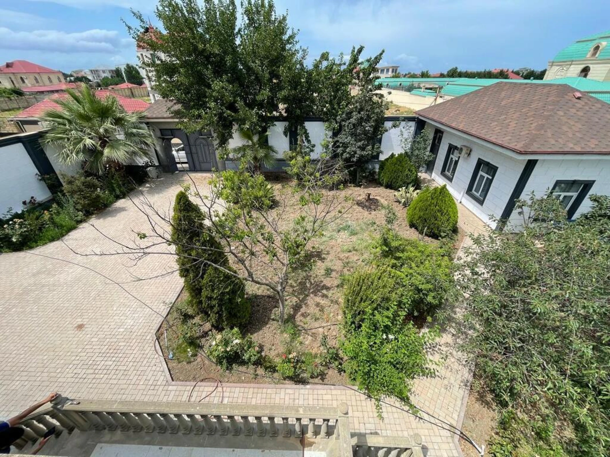 Satılır 5 otaqlı həyət evi 400 m²