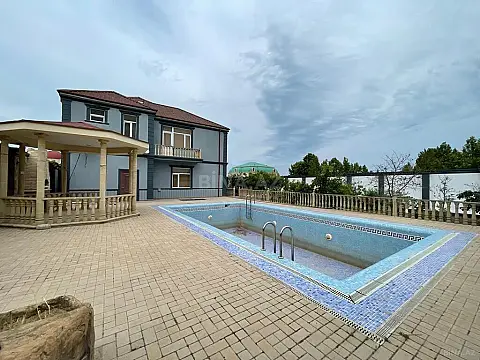 Satılır 5 otaqlı həyət evi 400 m²