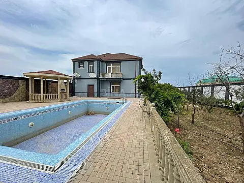 Satılır 5 otaqlı həyət evi 400 m²