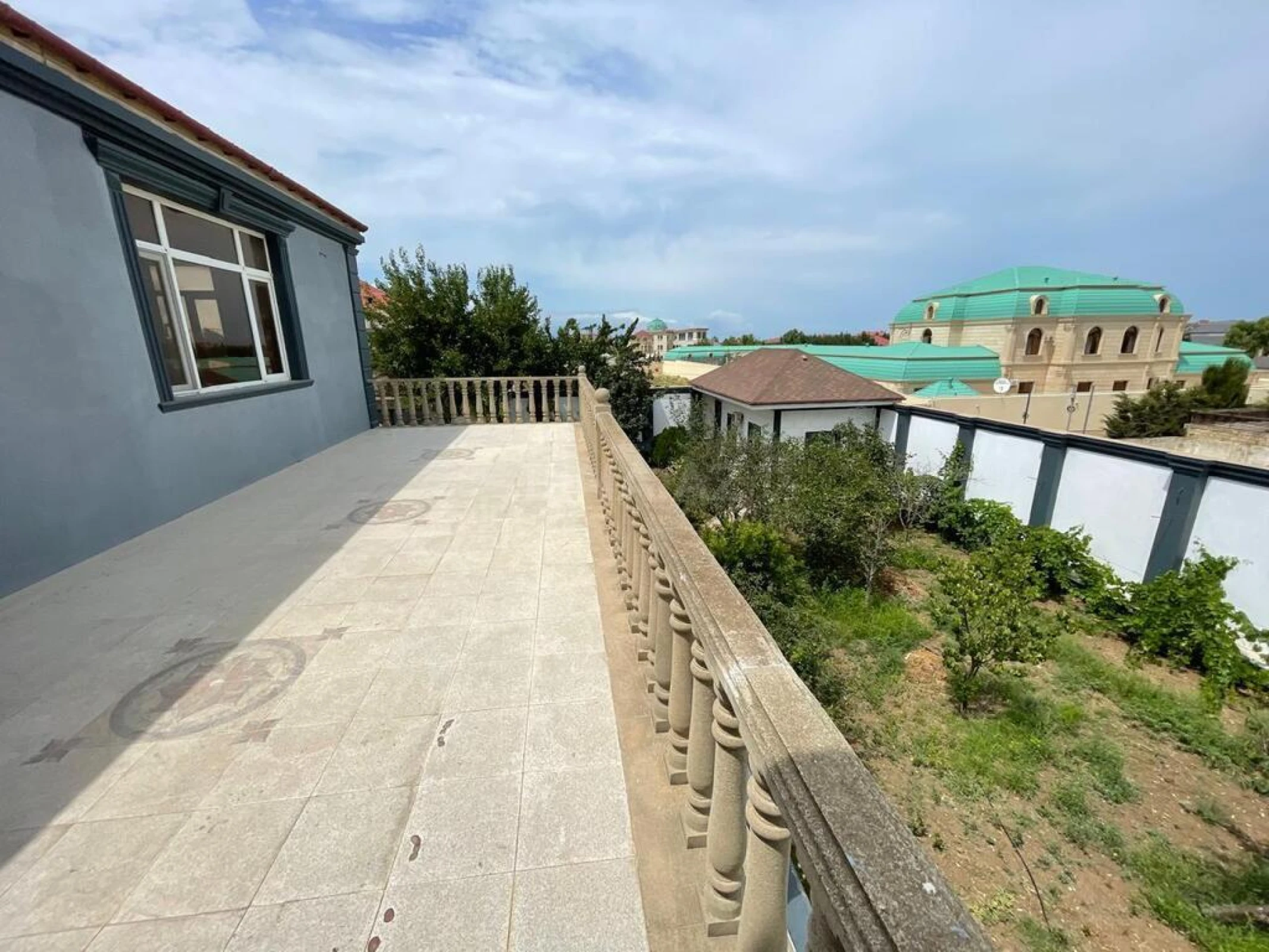 Satılır 5 otaqlı həyət evi 400 m²