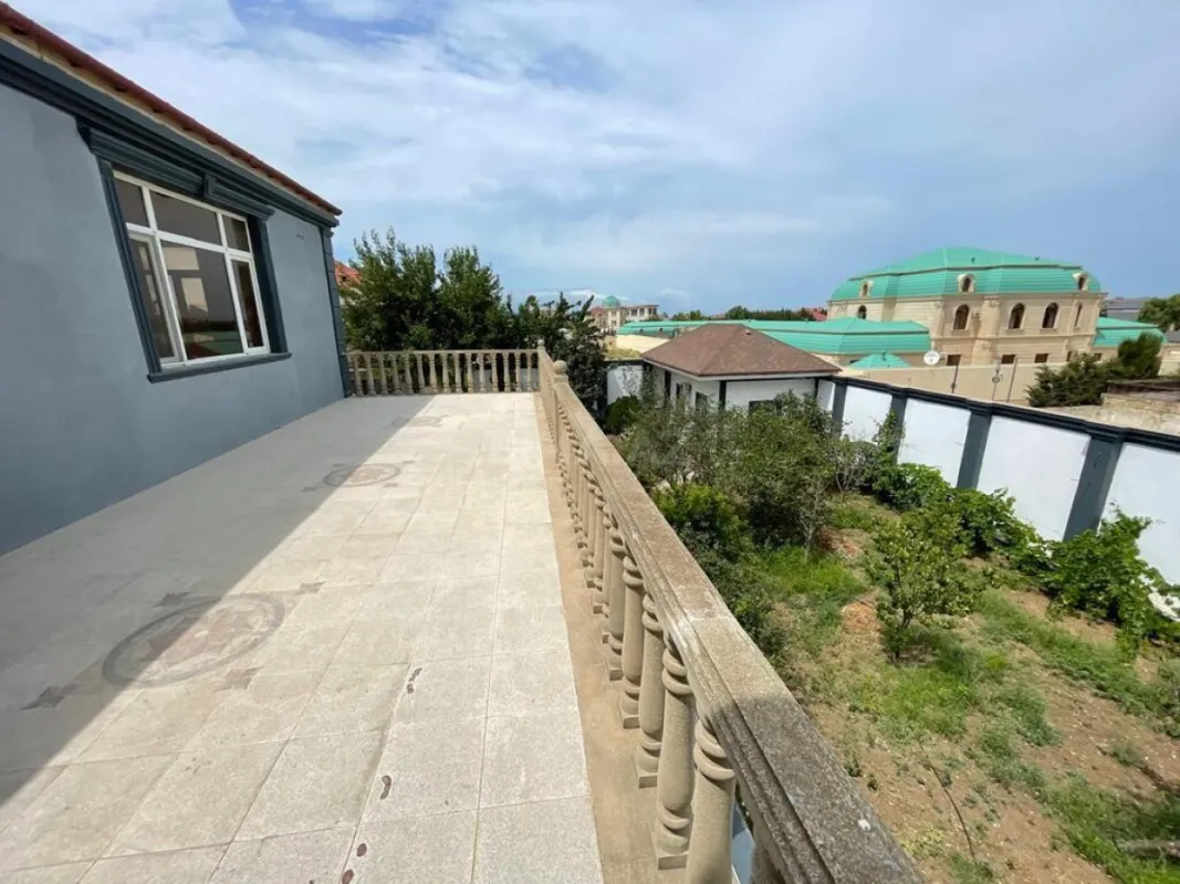 Satılır 5 otaqlı həyət evi 400 m²