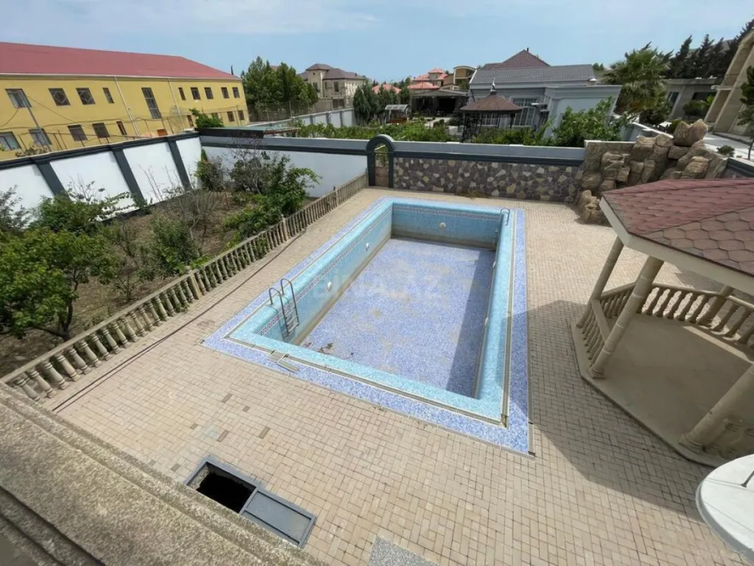 Satılır 5 otaqlı həyət evi 400 m²