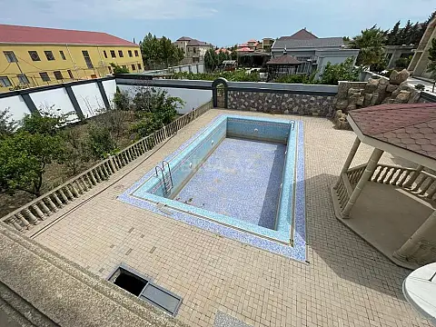 Satılır 5 otaqlı həyət evi 400 m²
