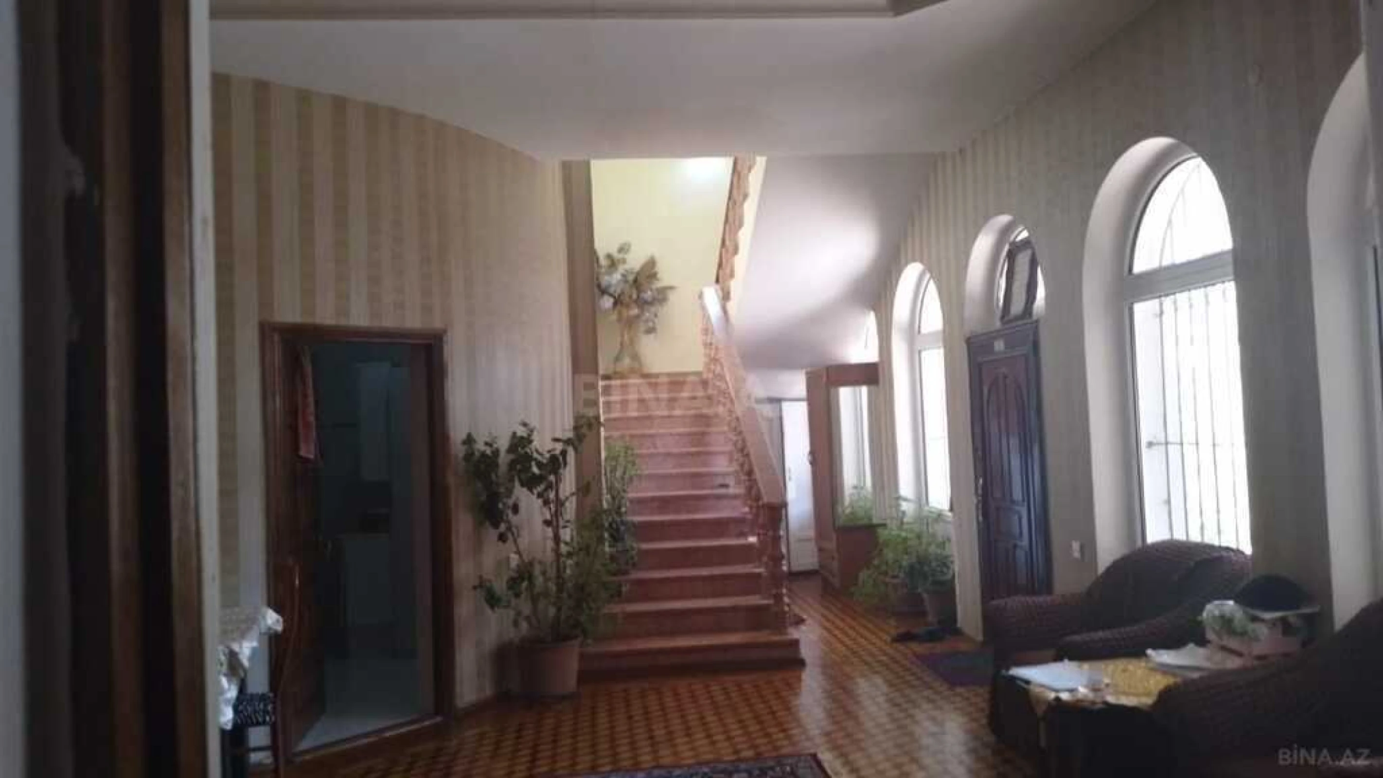 Satılır 7 otaqlı həyət evi 400 m²