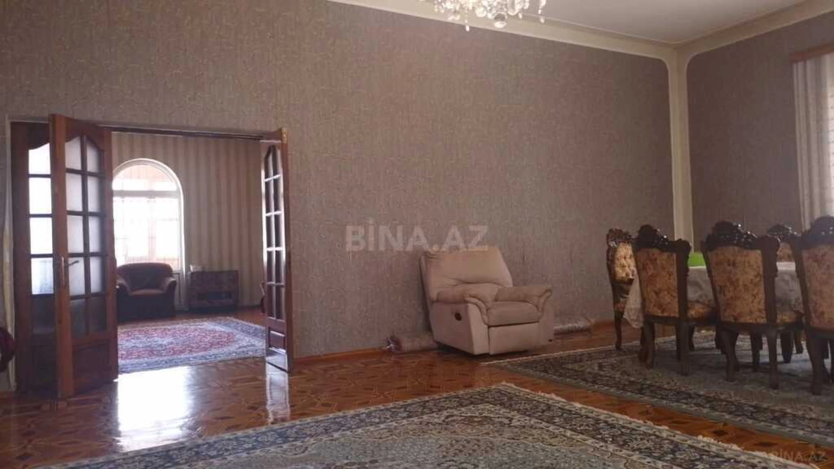 Satılır 7 otaqlı həyət evi 400 m²