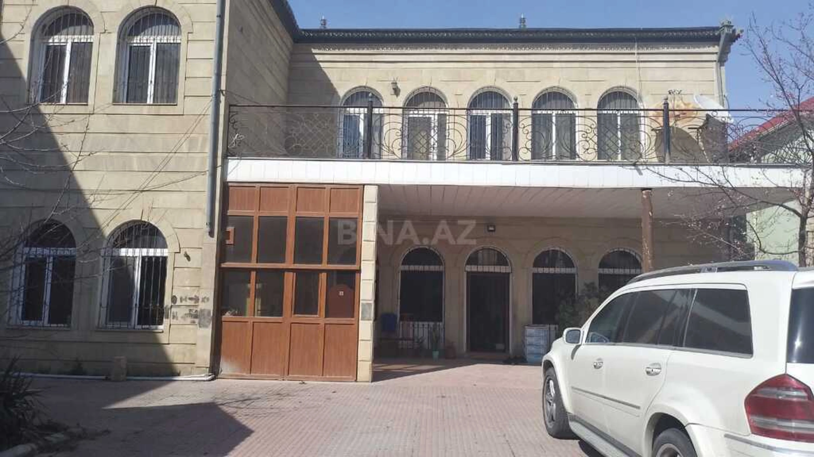 Satılır 7 otaqlı həyət evi 400 m²