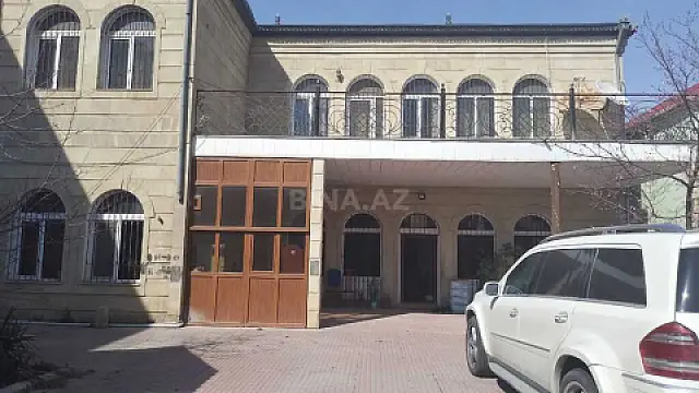Satılır 7 otaqlı həyət evi 400 m²