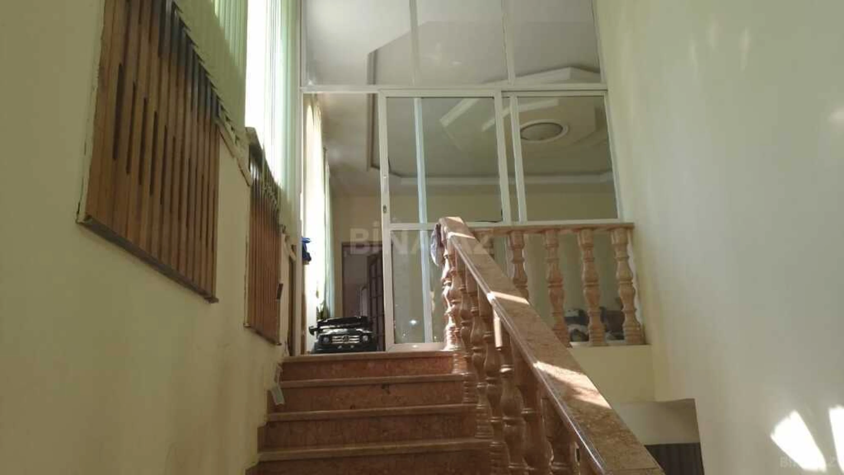 Satılır 7 otaqlı həyət evi 400 m²