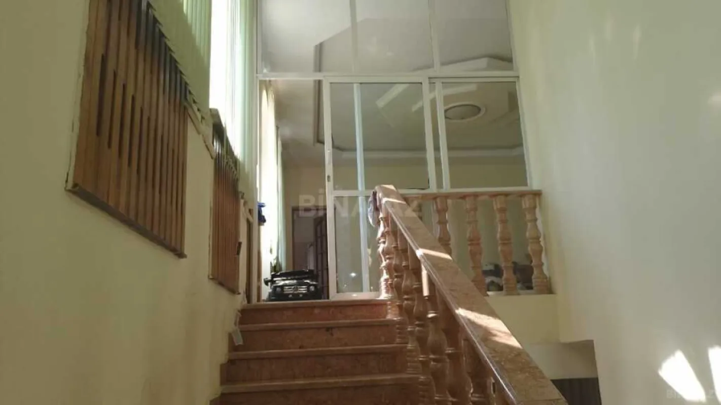 Satılır 7 otaqlı həyət evi 400 m²