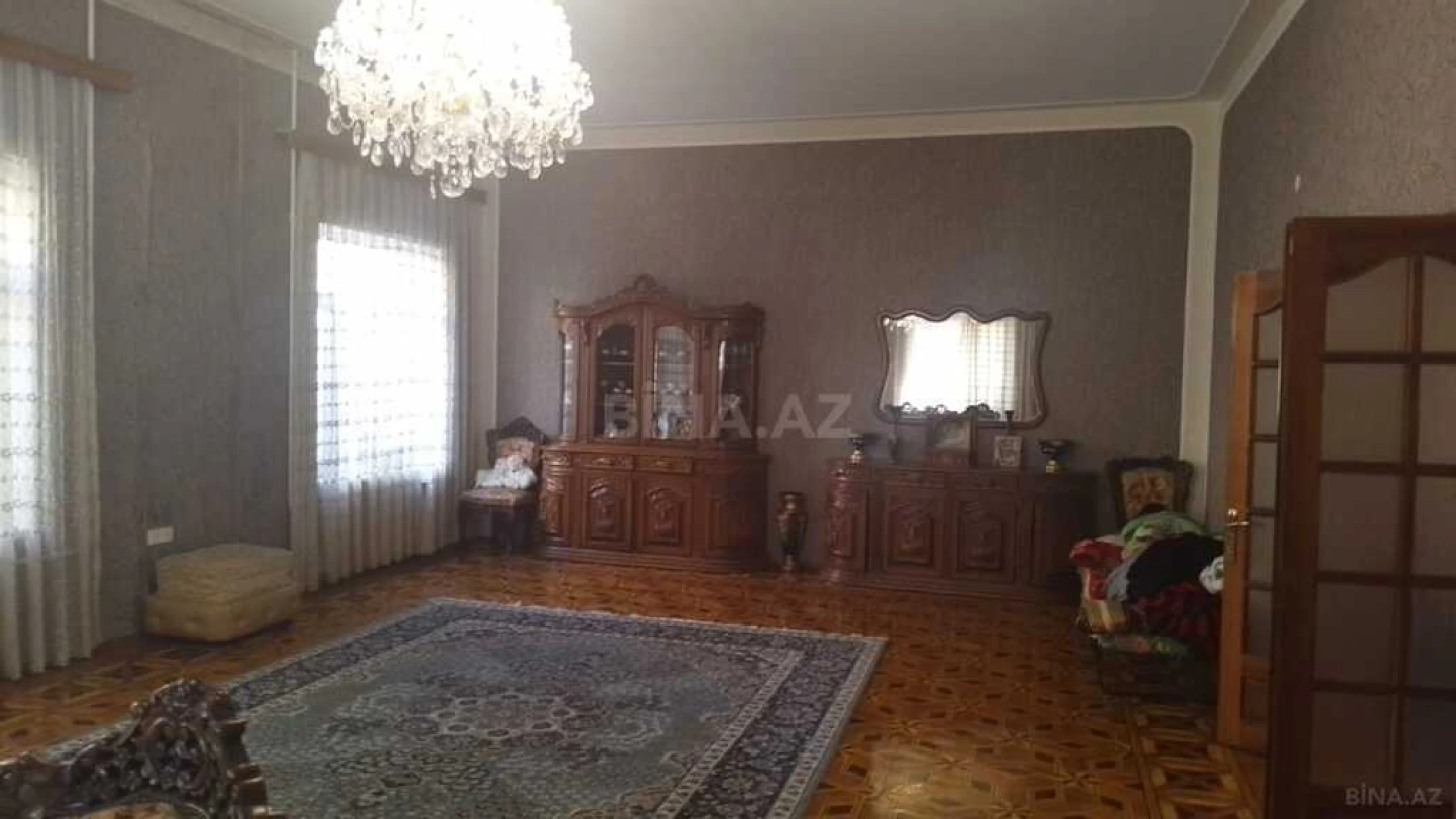 Satılır 7 otaqlı həyət evi 400 m²
