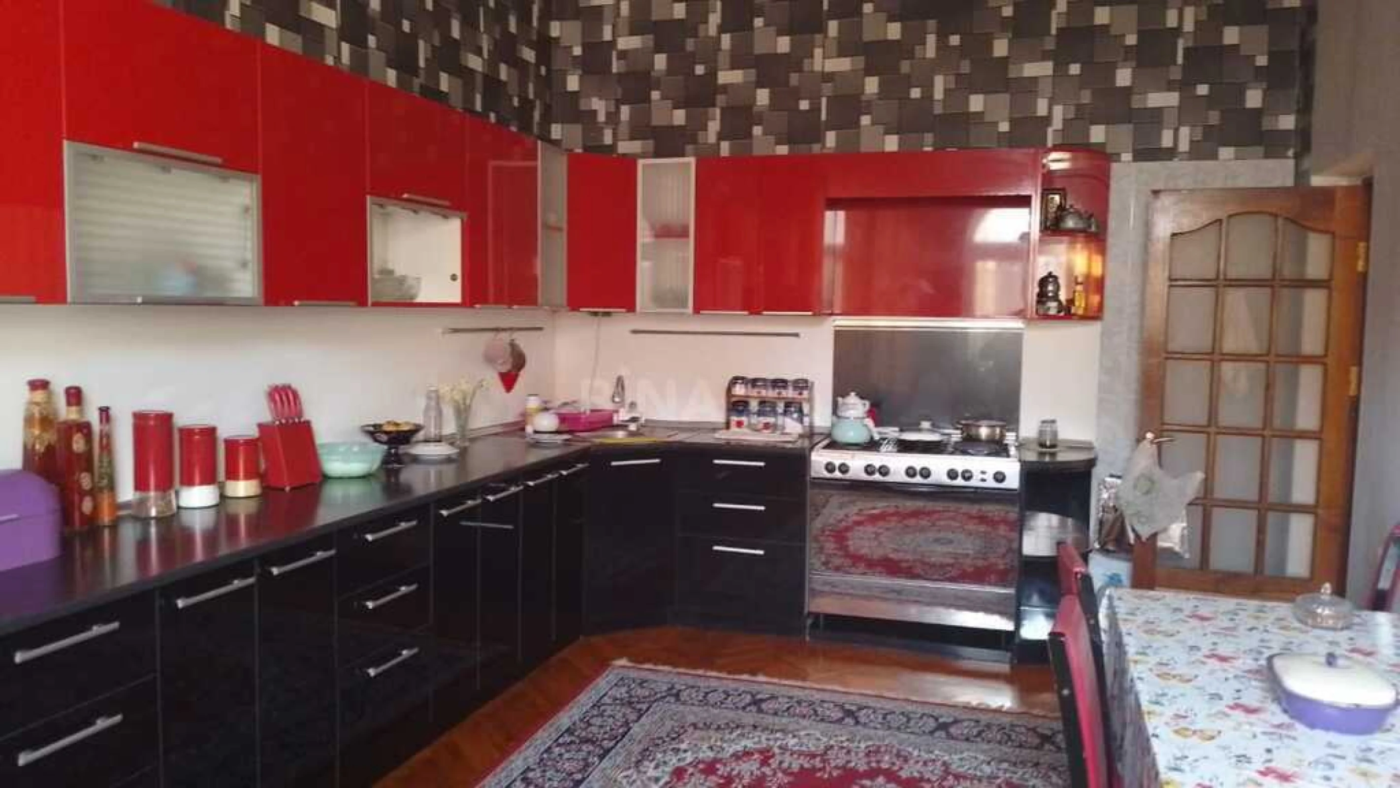 Satılır 7 otaqlı həyət evi 400 m²