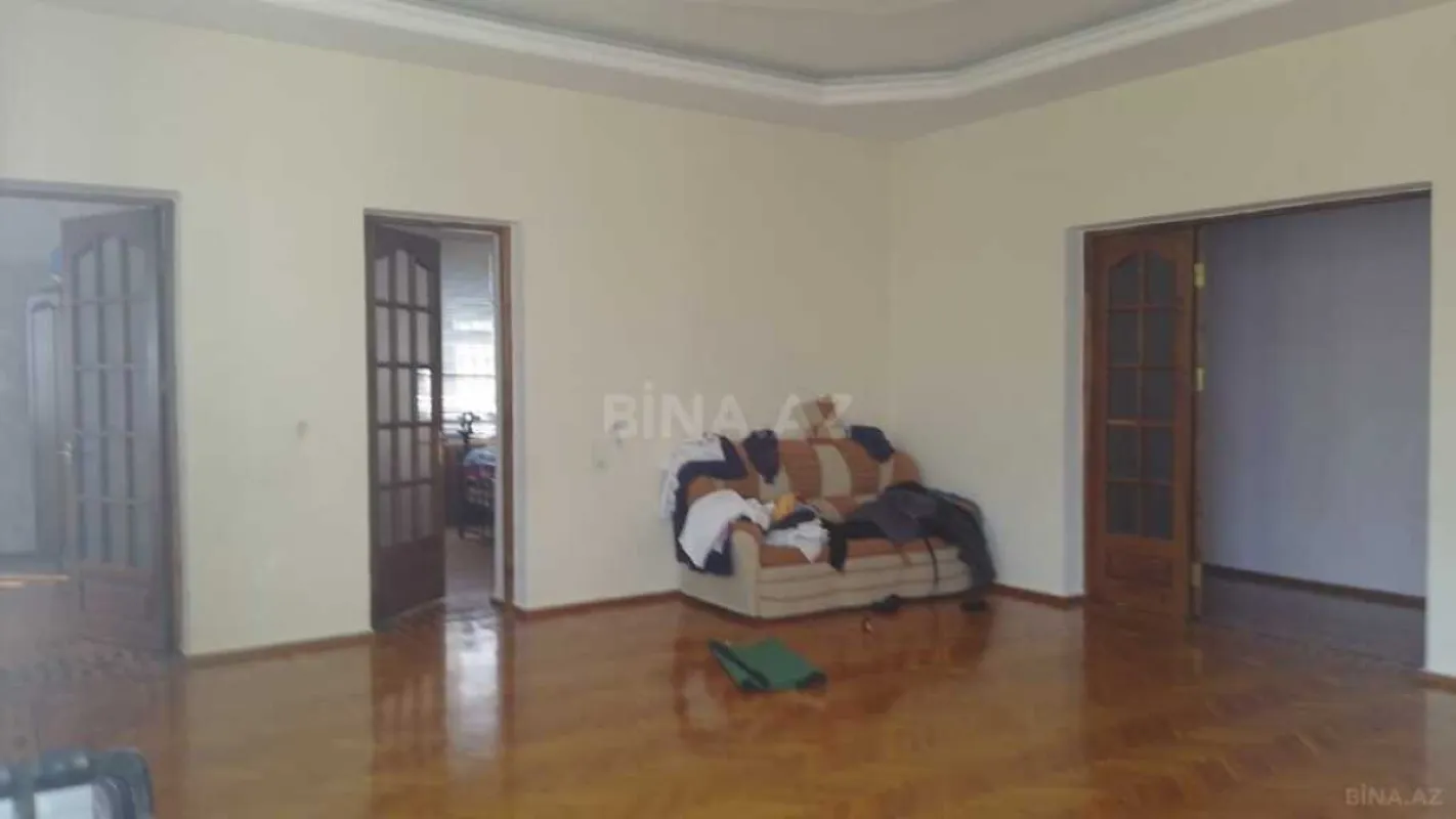Satılır 7 otaqlı həyət evi 400 m²