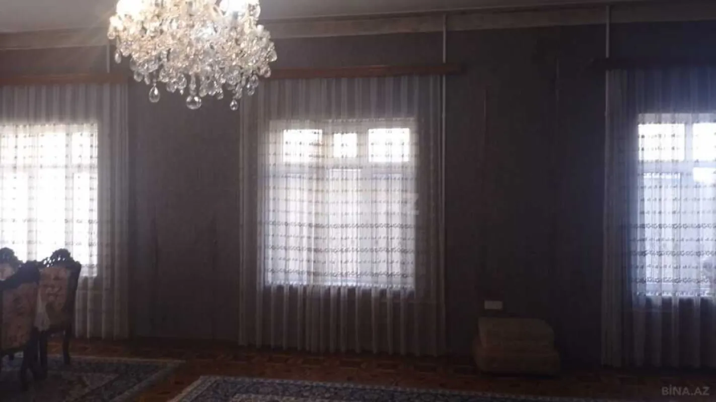 Satılır 7 otaqlı həyət evi 400 m²