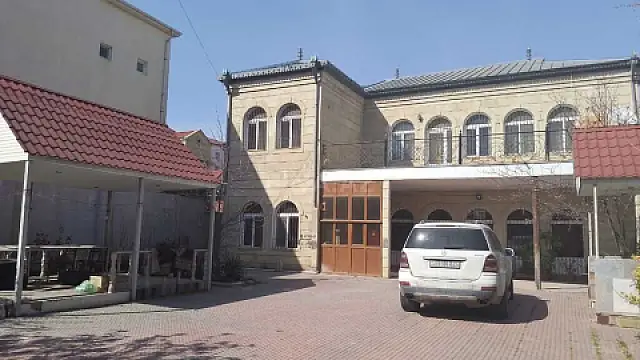 Satılır 7 otaqlı həyət evi 400 m² — Bakı, Badamdar 7 otaq 400.00 m²