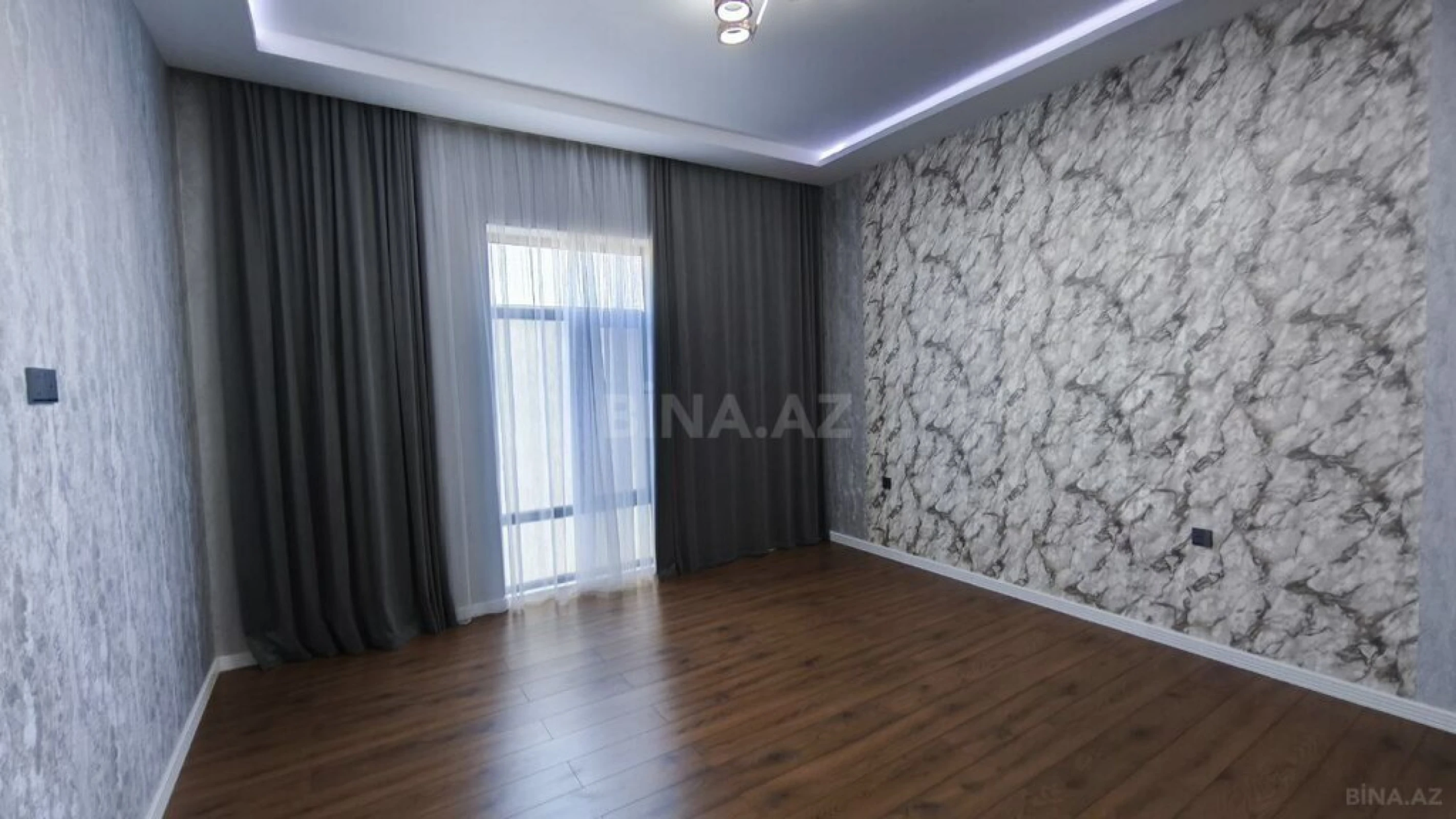 Satılır 5 otaqlı həyət evi 230 m²