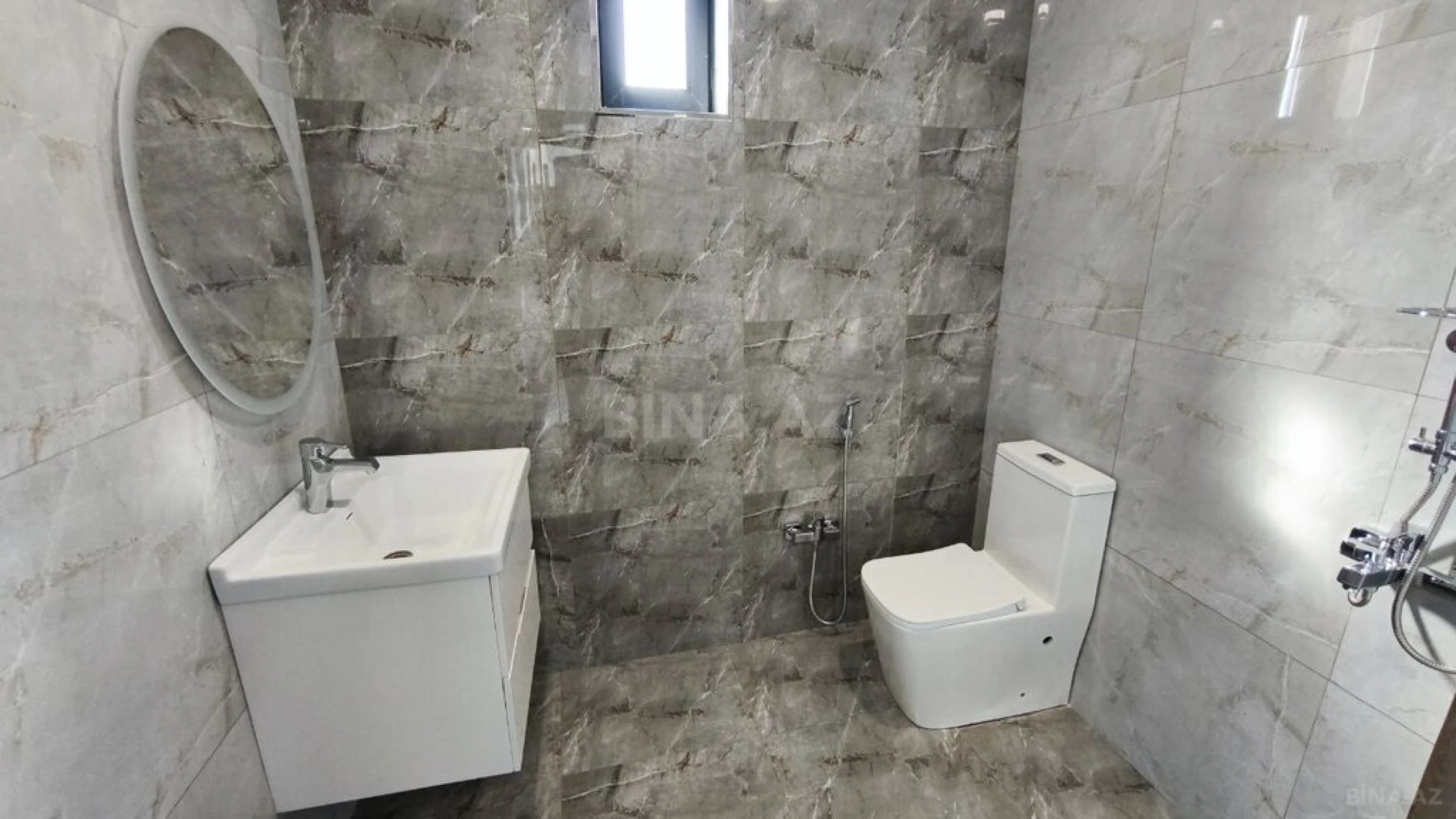 Satılır 5 otaqlı həyət evi 230 m²