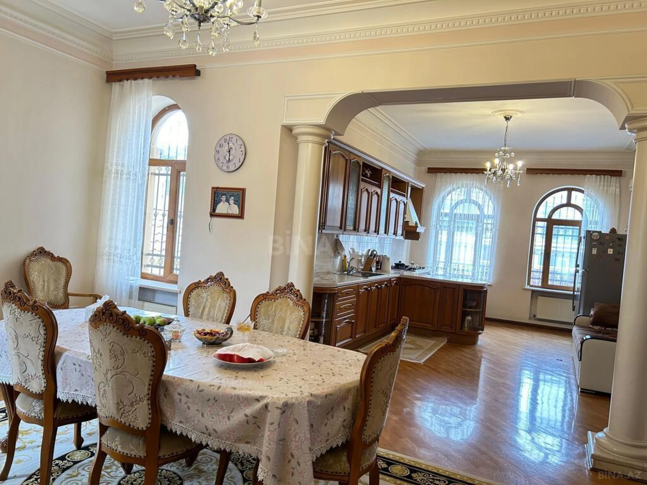 Satılır 11 otaqlı həyət evi 600 m²