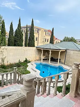 Satılır 11 otaqlı həyət evi 600 m²