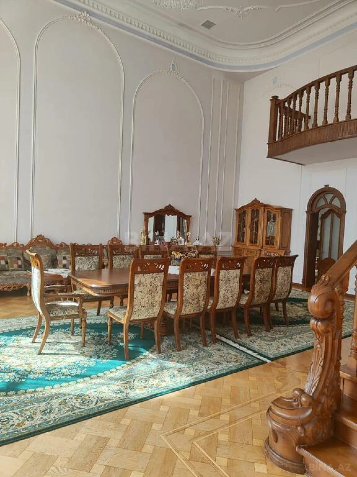 Satılır 11 otaqlı həyət evi 600 m²