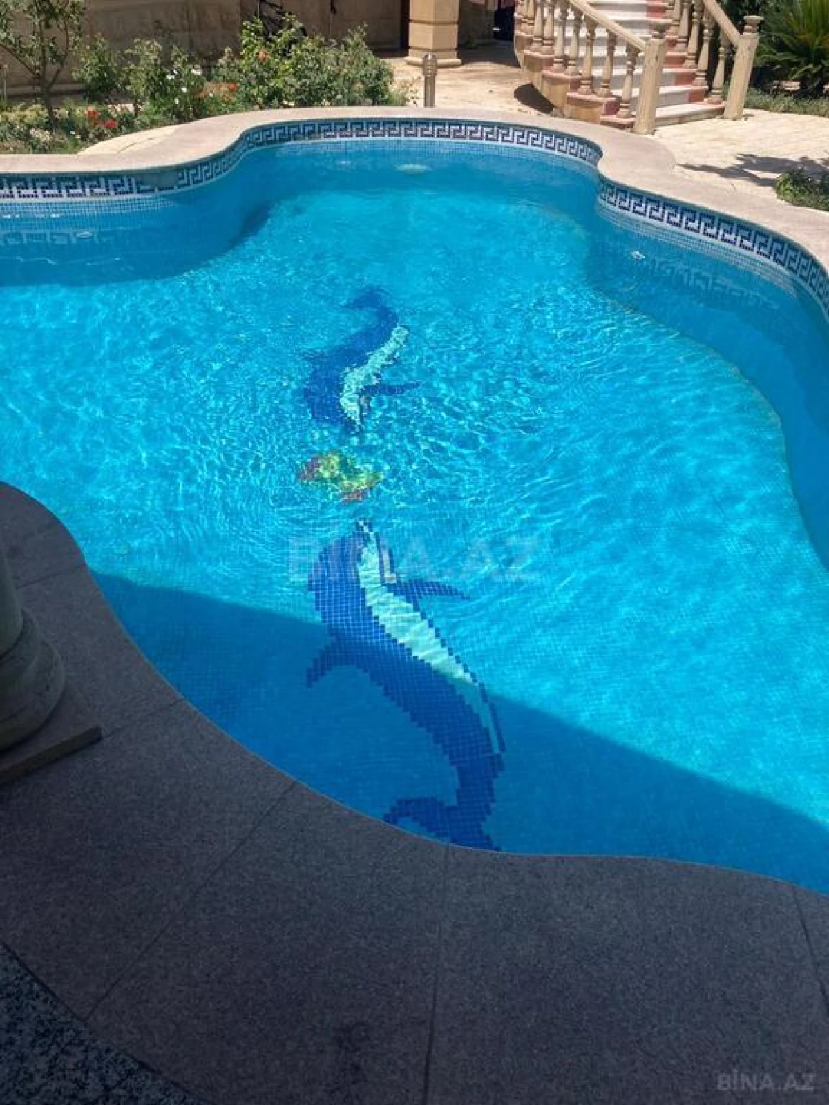 Satılır 11 otaqlı həyət evi 600 m²