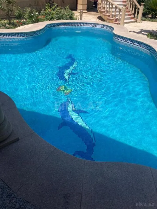 Satılır 11 otaqlı həyət evi 600 m²