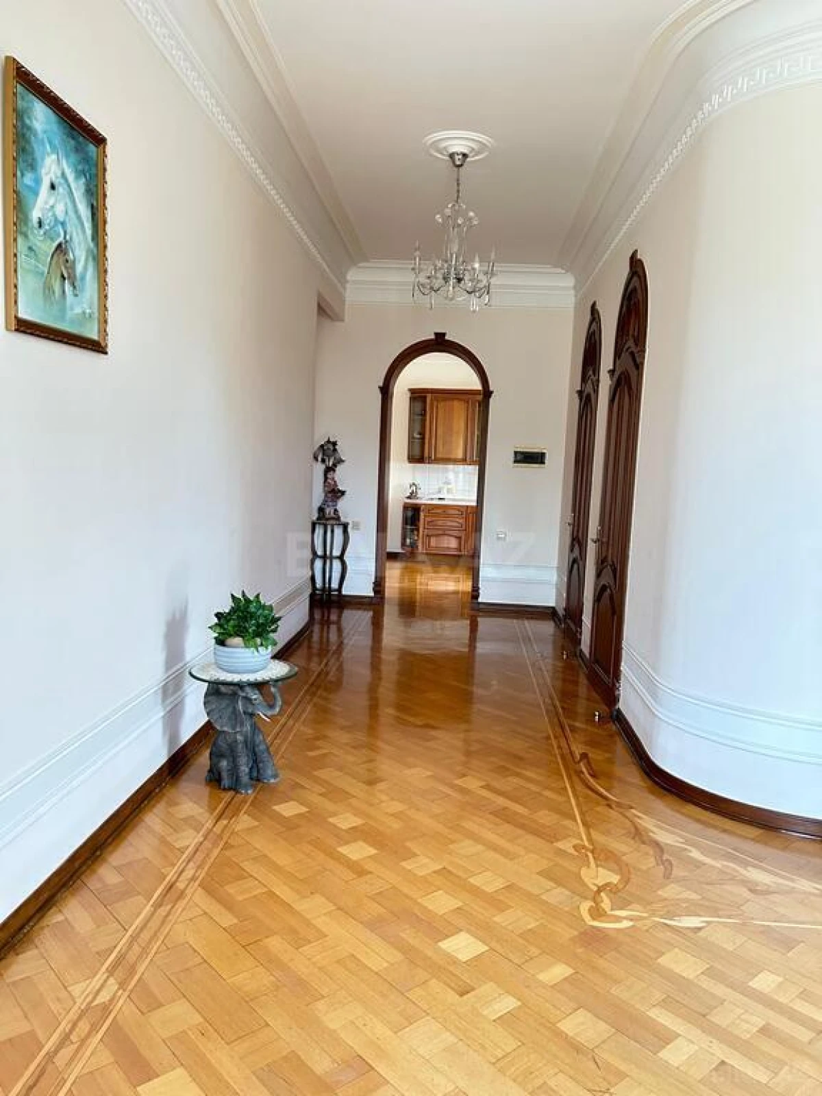 Satılır 11 otaqlı həyət evi 600 m²