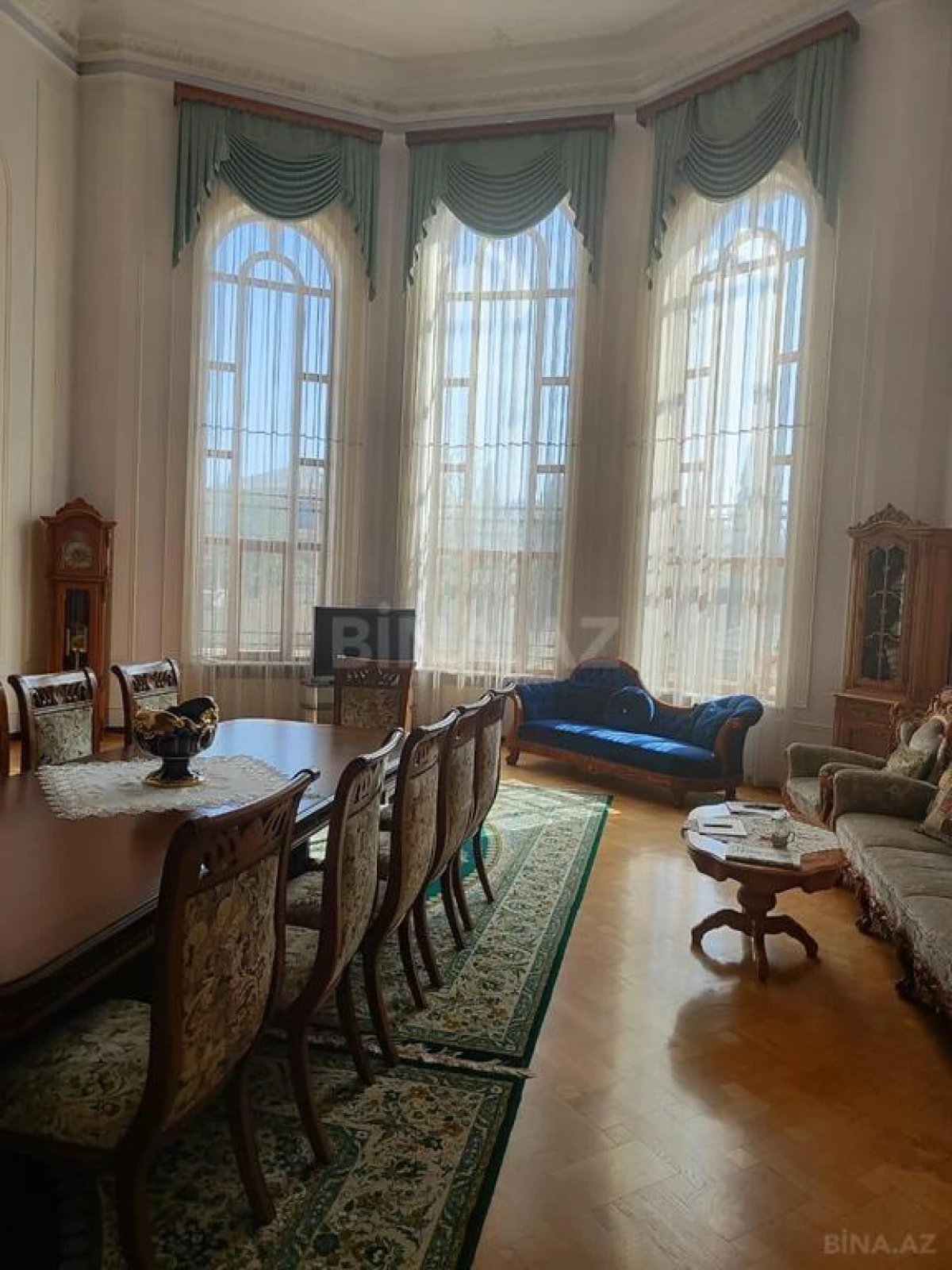 Satılır 11 otaqlı həyət evi 600 m²