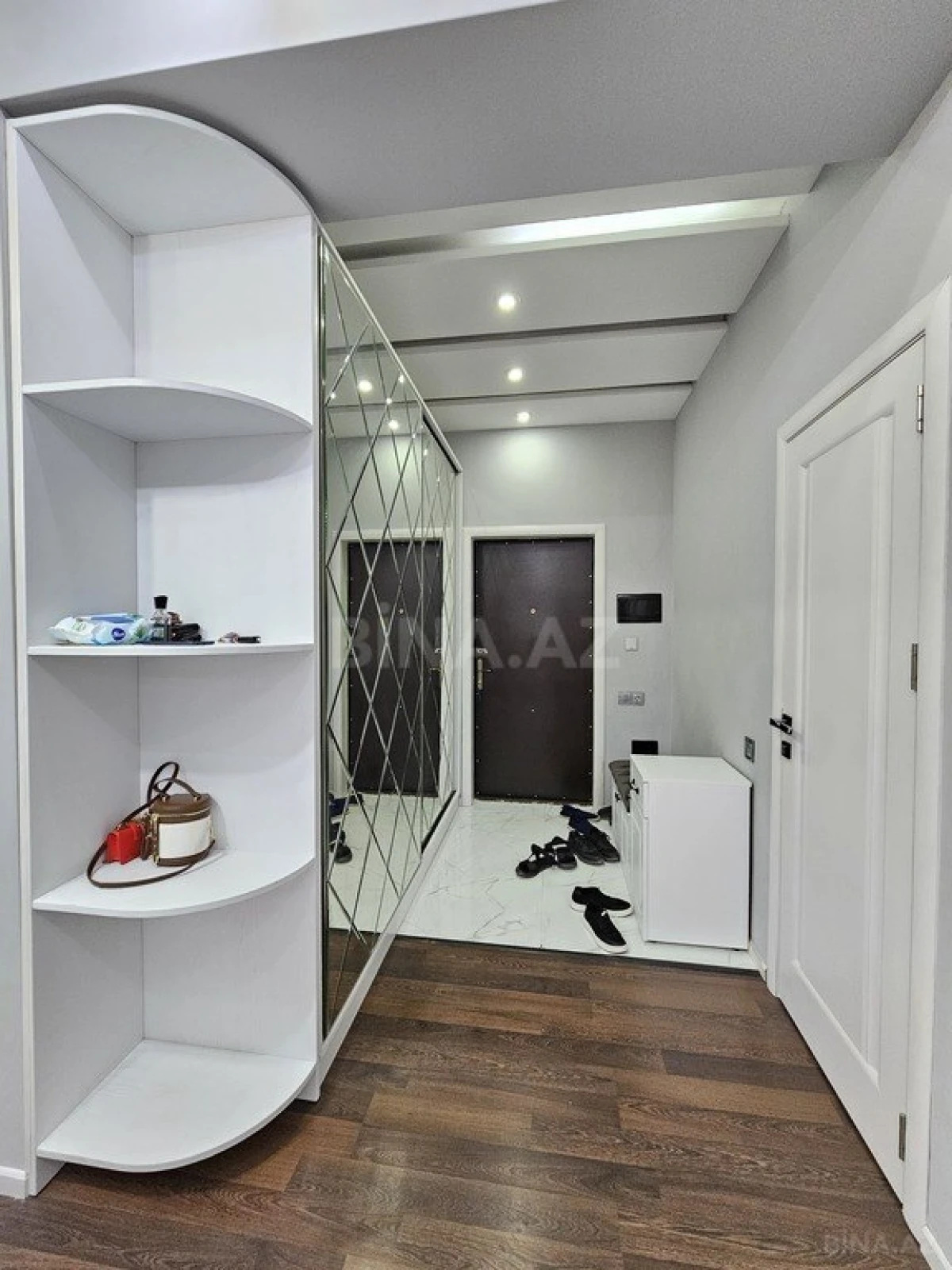 Satılır 3 otaqlı mənzil 110 m²