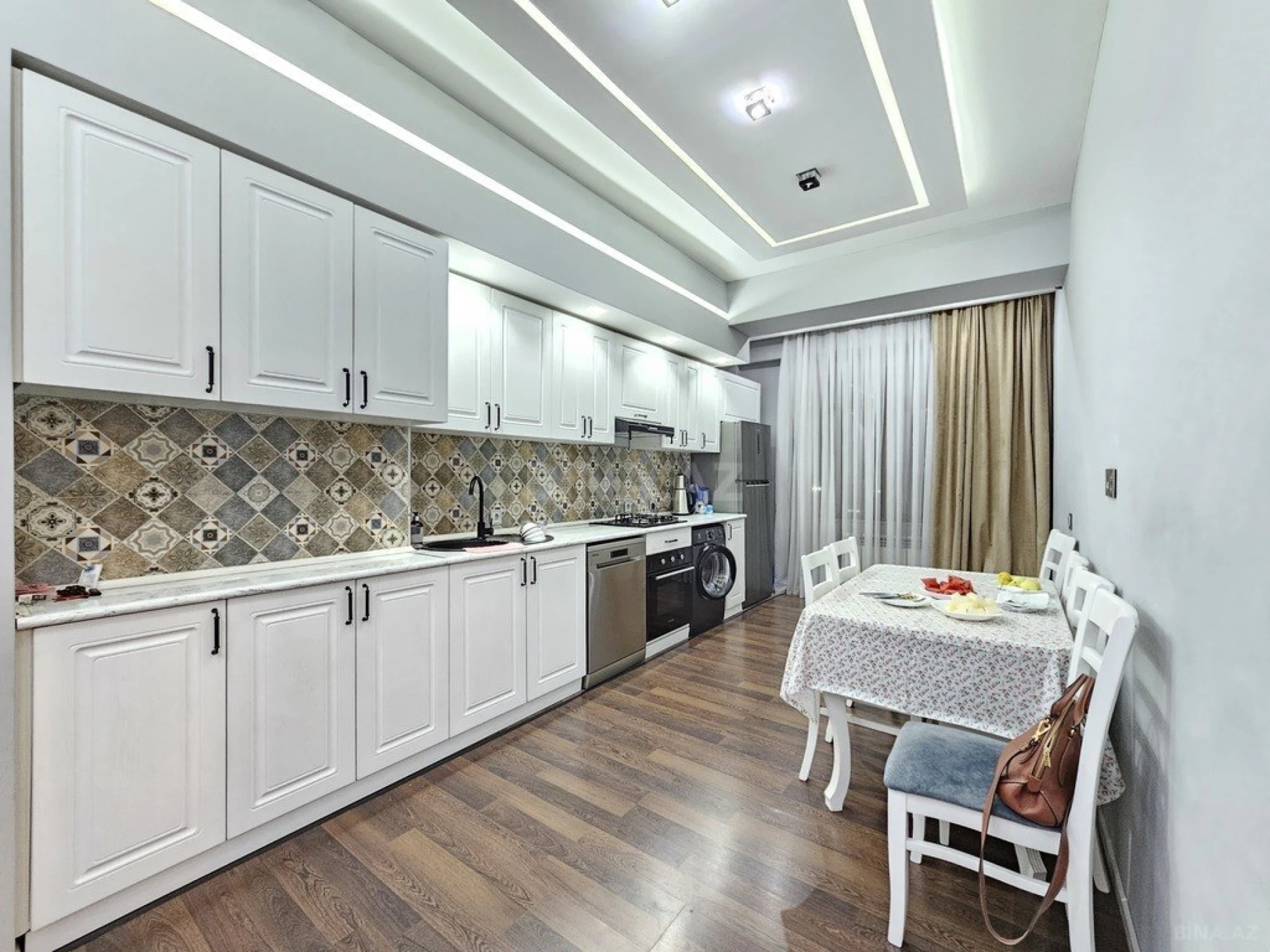 Satılır 3 otaqlı mənzil 110 m²