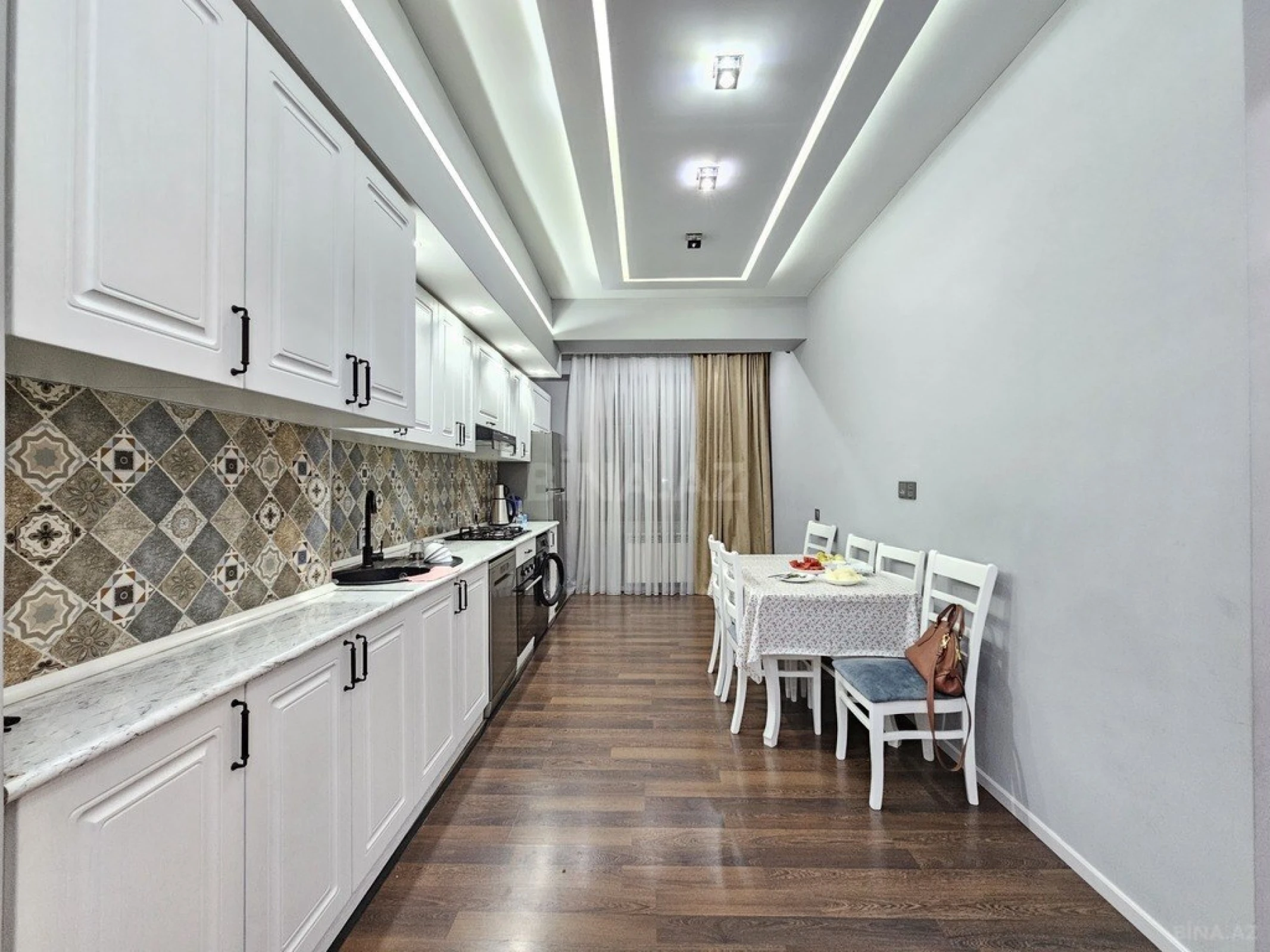 Satılır 3 otaqlı mənzil 110 m²