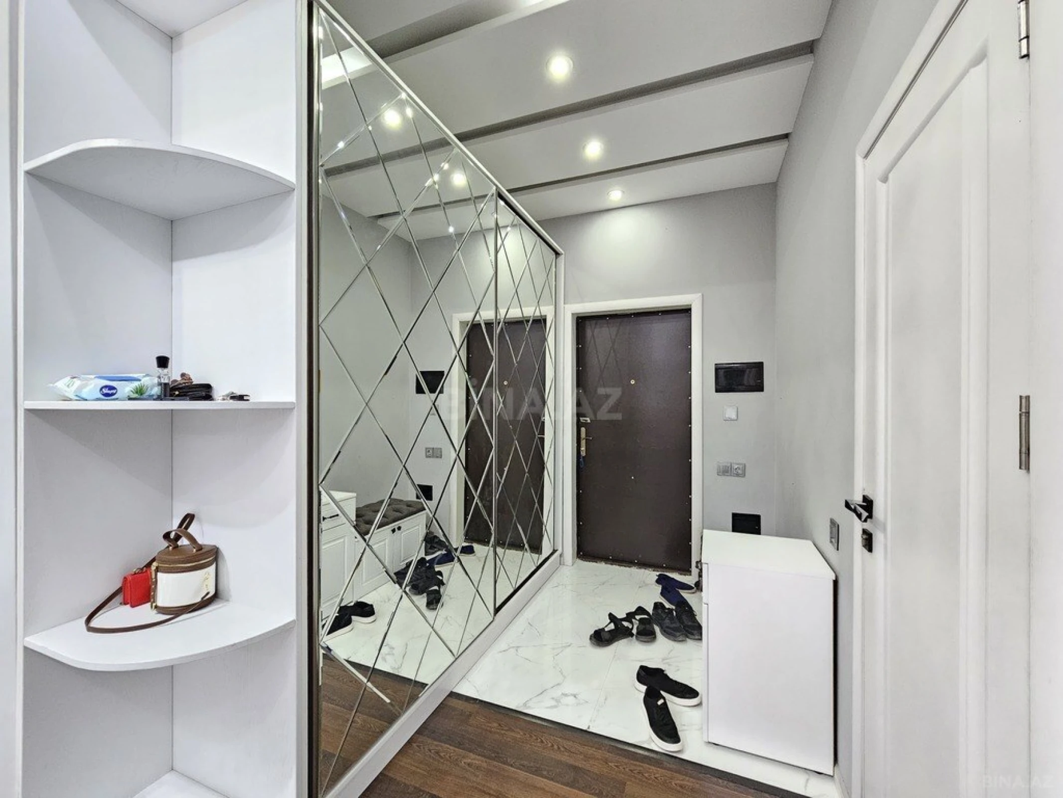 Satılır 3 otaqlı mənzil 110 m²