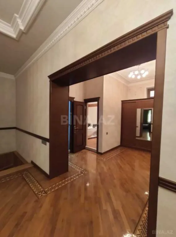 Satılır 7 otaqlı həyət evi 622 m²