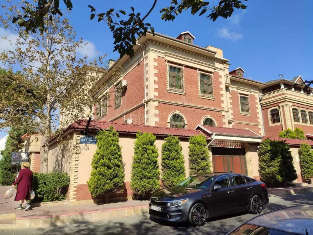 Satılır 7 otaqlı həyət evi 622 m²