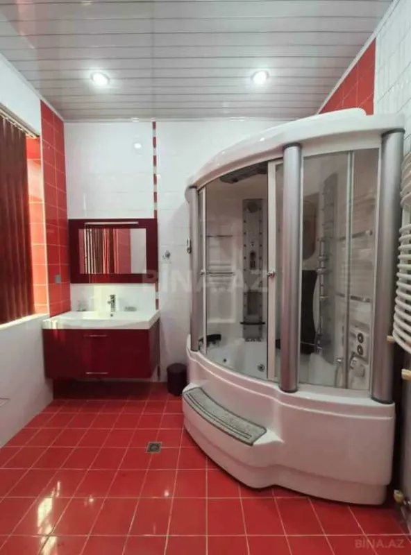 Satılır 7 otaqlı həyət evi 622 m²