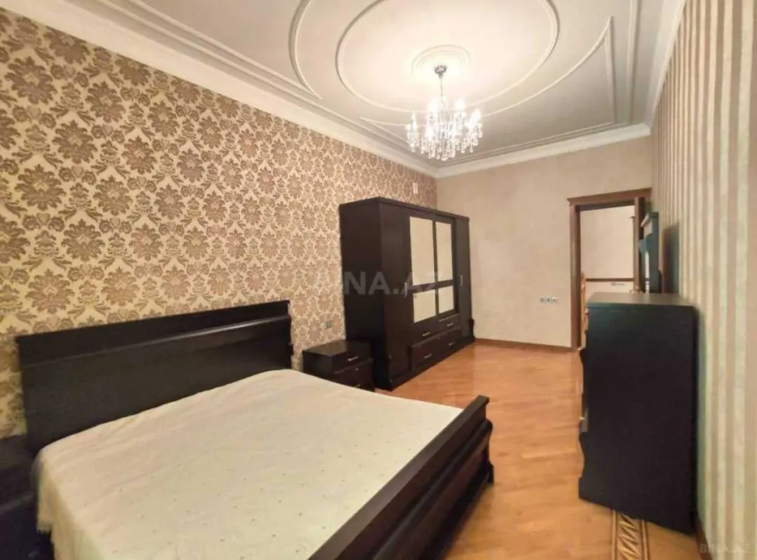 Satılır 7 otaqlı həyət evi 622 m²