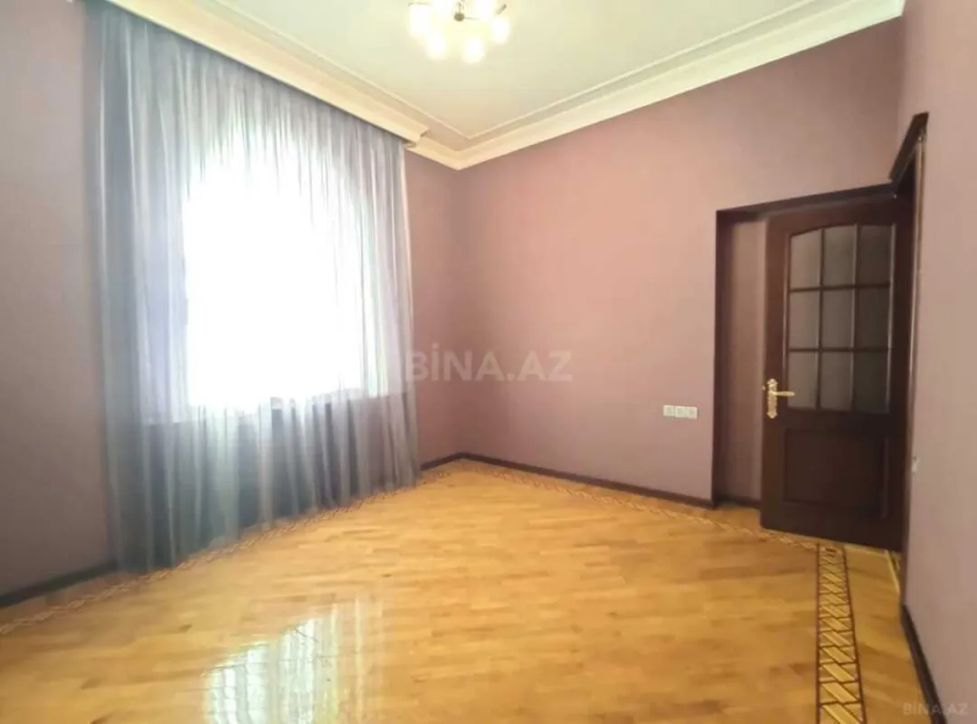 Satılır 7 otaqlı həyət evi 622 m²