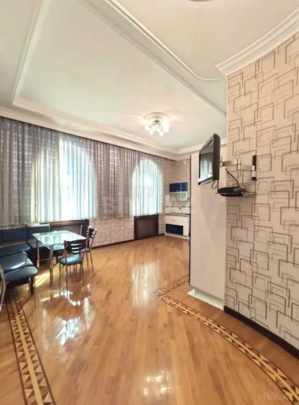 Satılır 7 otaqlı həyət evi 622 m²