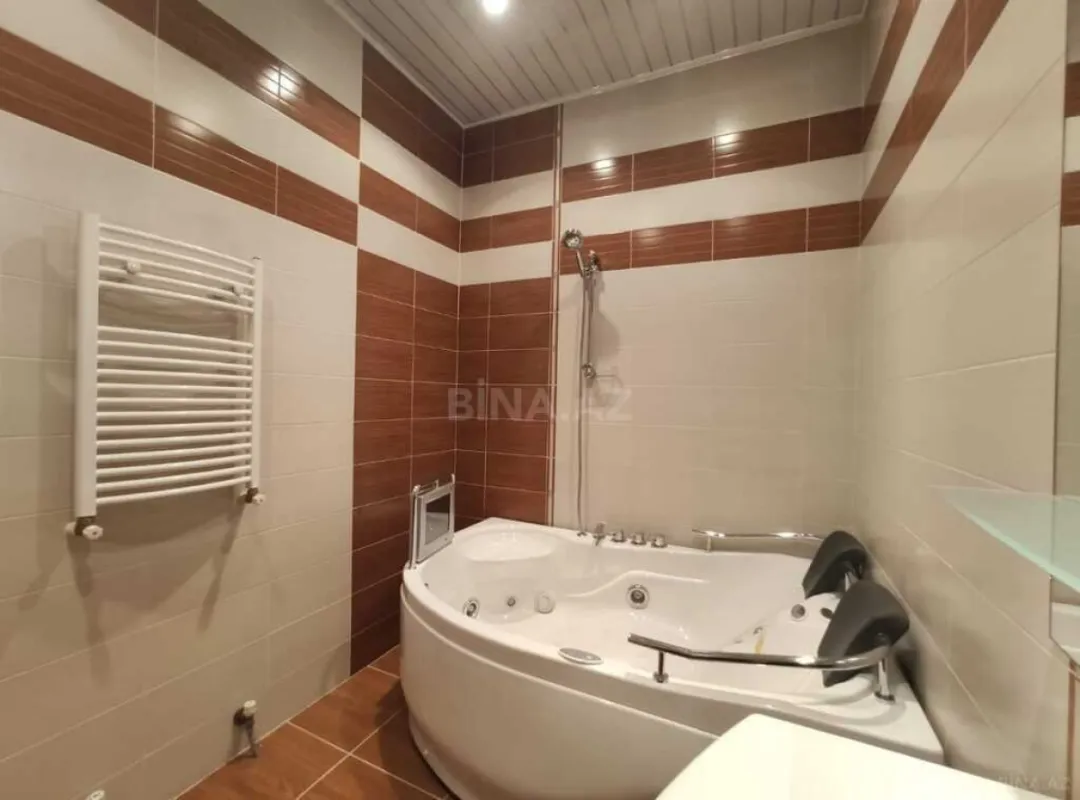 Satılır 7 otaqlı həyət evi 622 m²