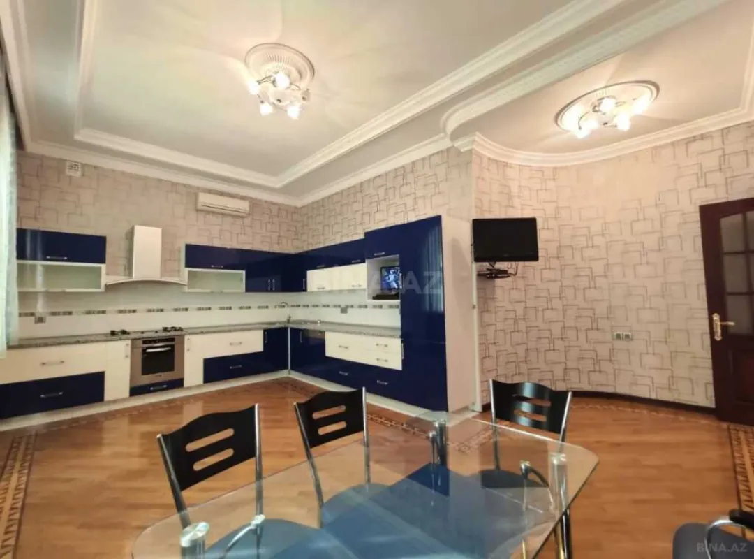 Satılır 7 otaqlı həyət evi 622 m²