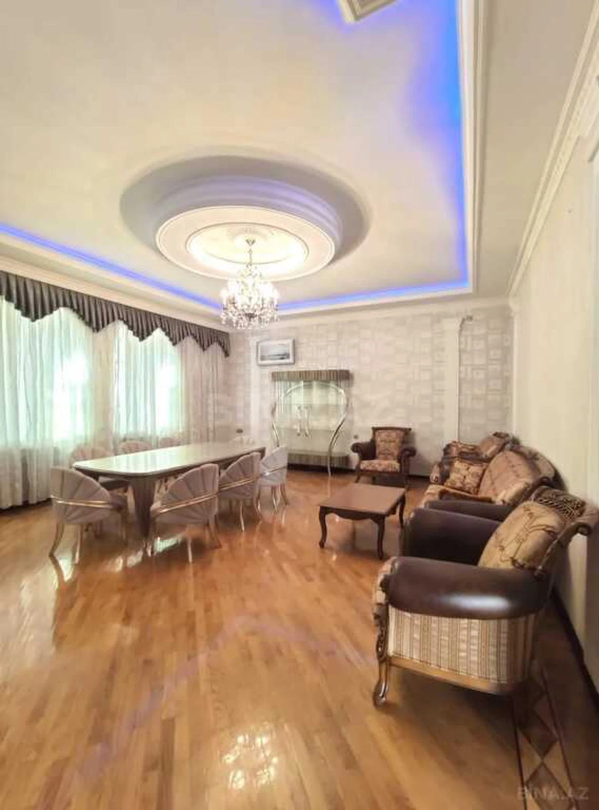 Satılır 7 otaqlı həyət evi 622 m²