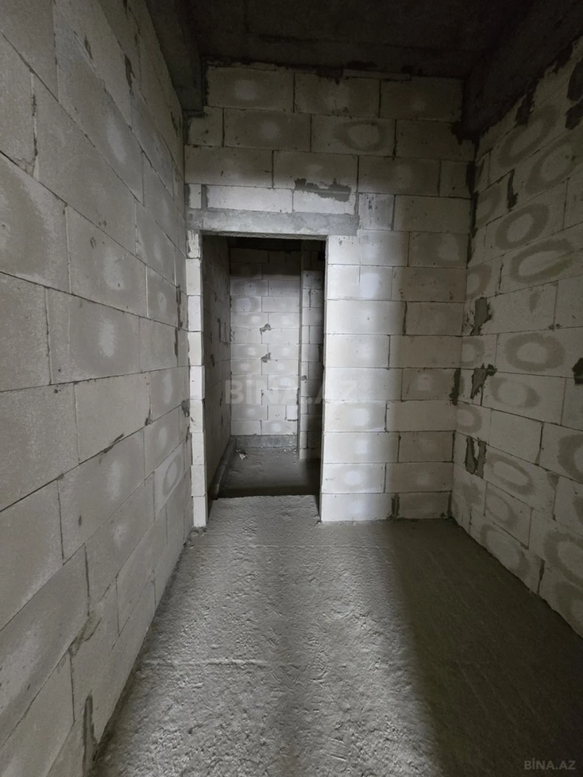 Satılır 4 otaqlı mənzil 220 m²