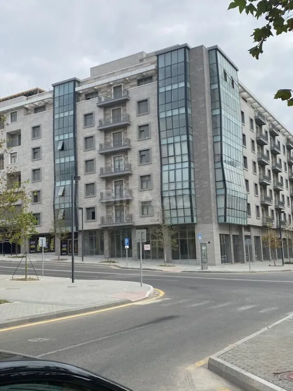Satılır 4 otaqlı mənzil 220 m²