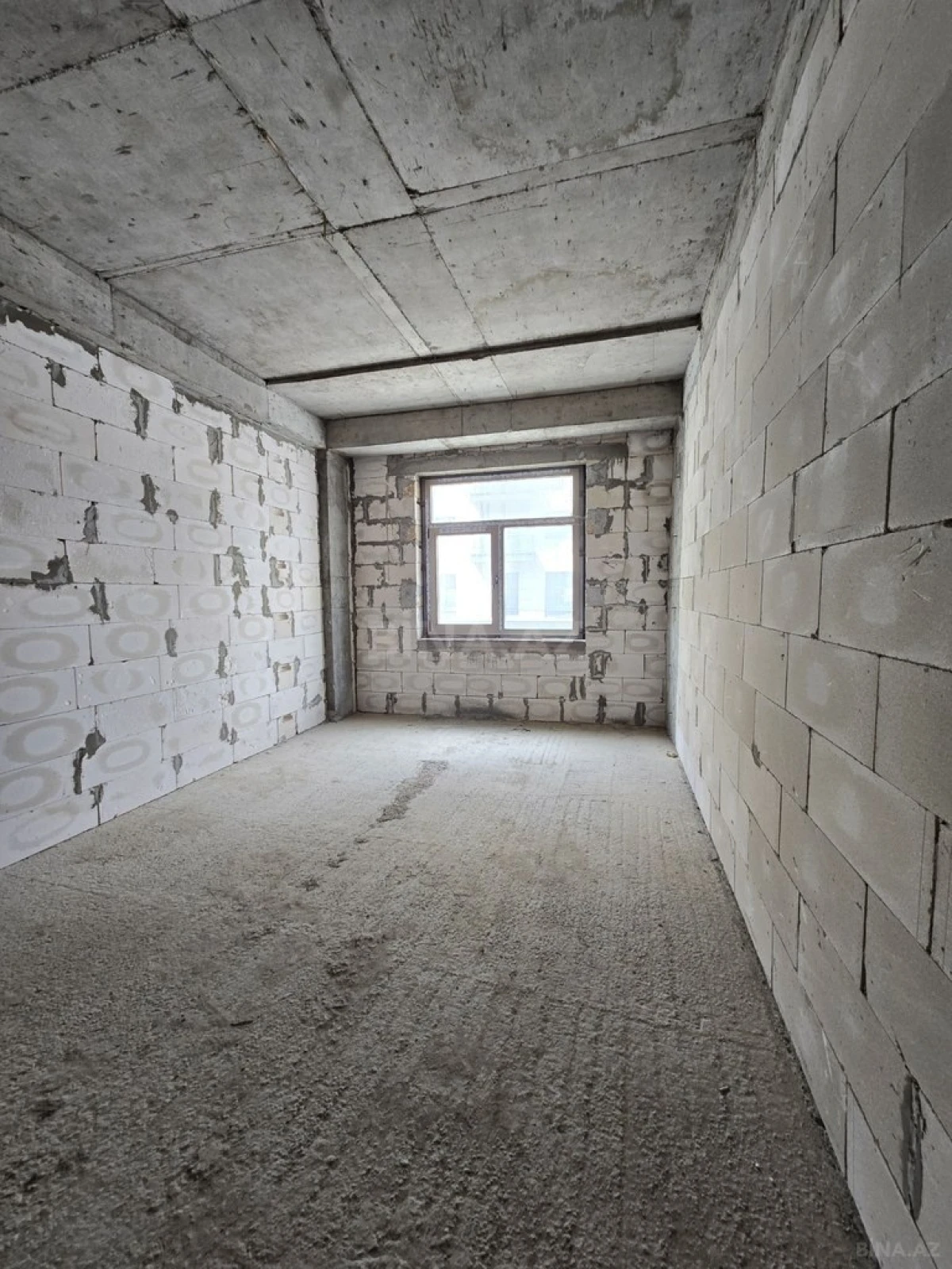 Satılır 4 otaqlı mənzil 220 m²