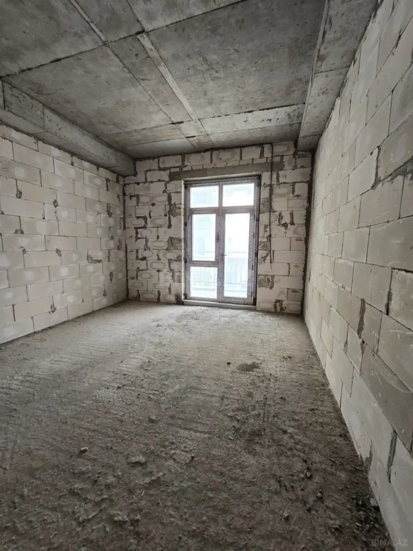 Satılır 4 otaqlı mənzil 220 m²
