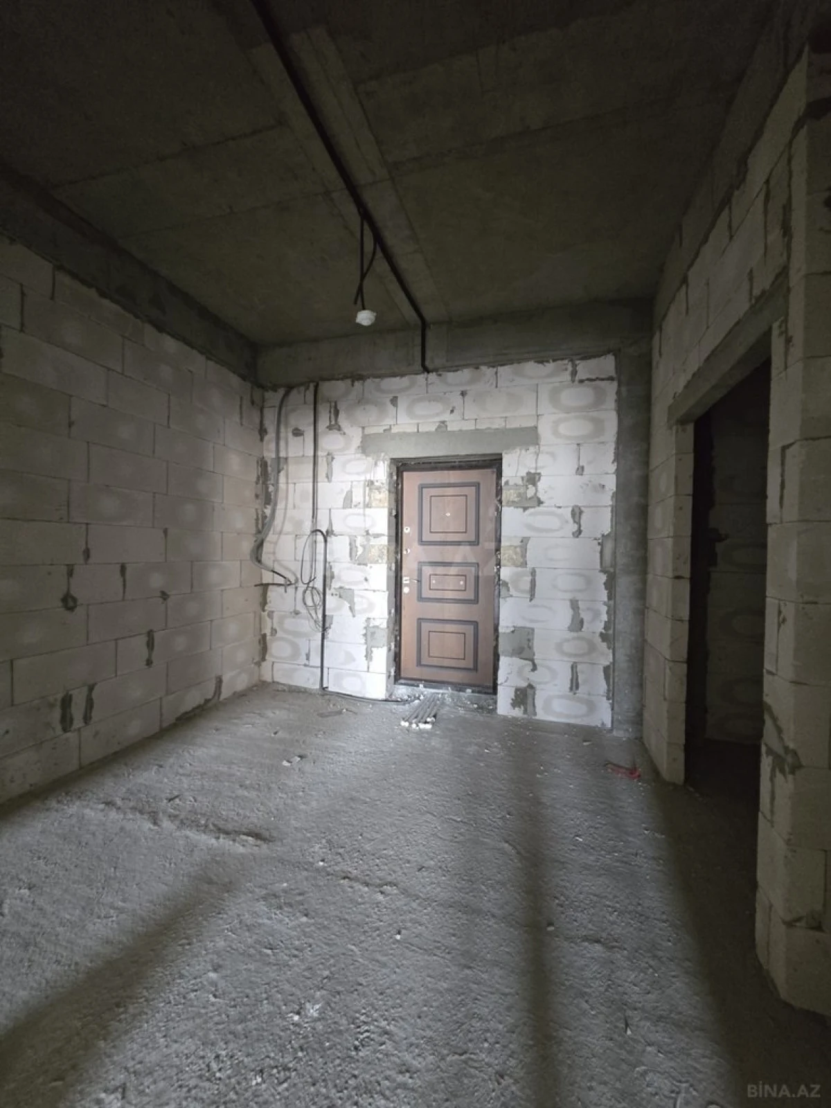 Satılır 4 otaqlı mənzil 220 m²