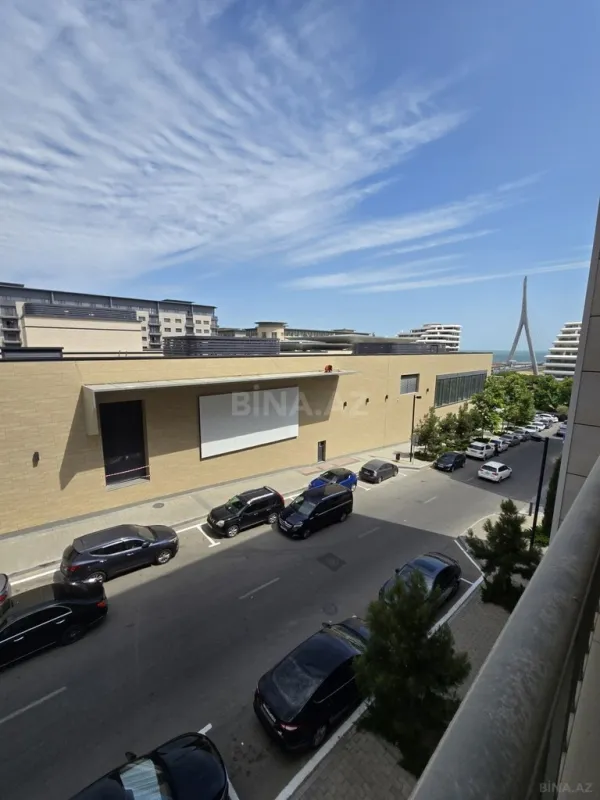 Satılır 4 otaqlı mənzil 220 m²