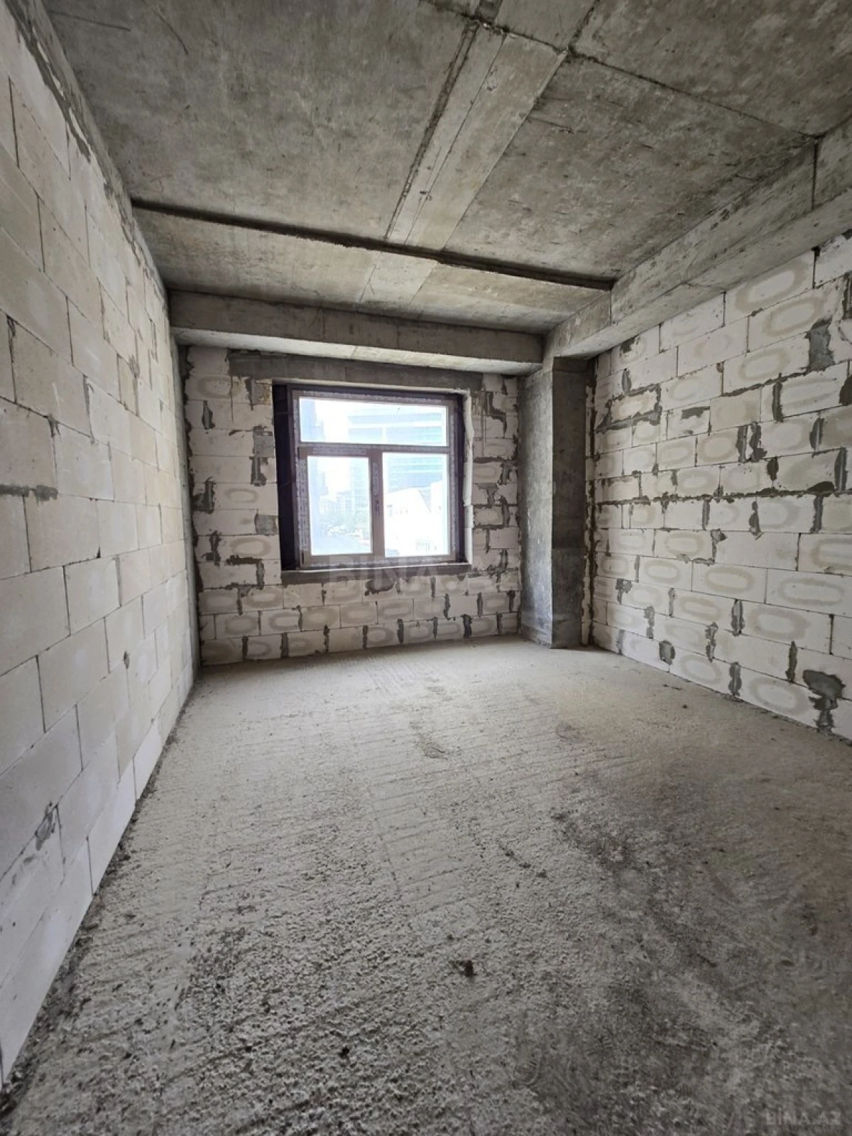 Satılır 4 otaqlı mənzil 220 m²