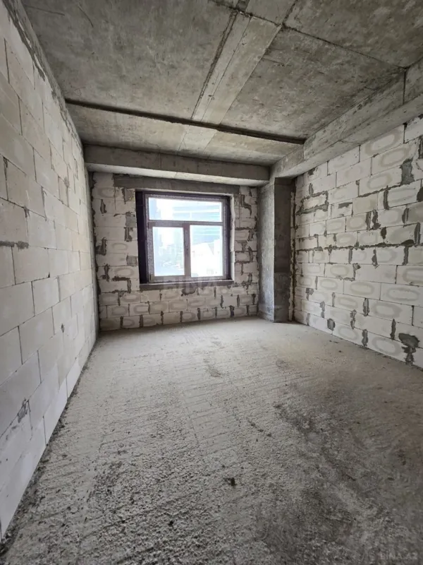 Satılır 4 otaqlı mənzil 220 m²