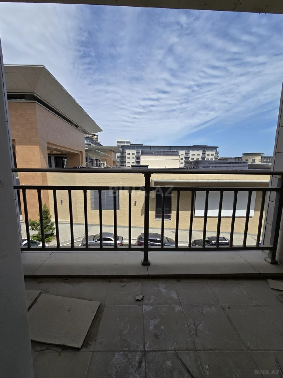 Satılır 4 otaqlı mənzil 220 m²