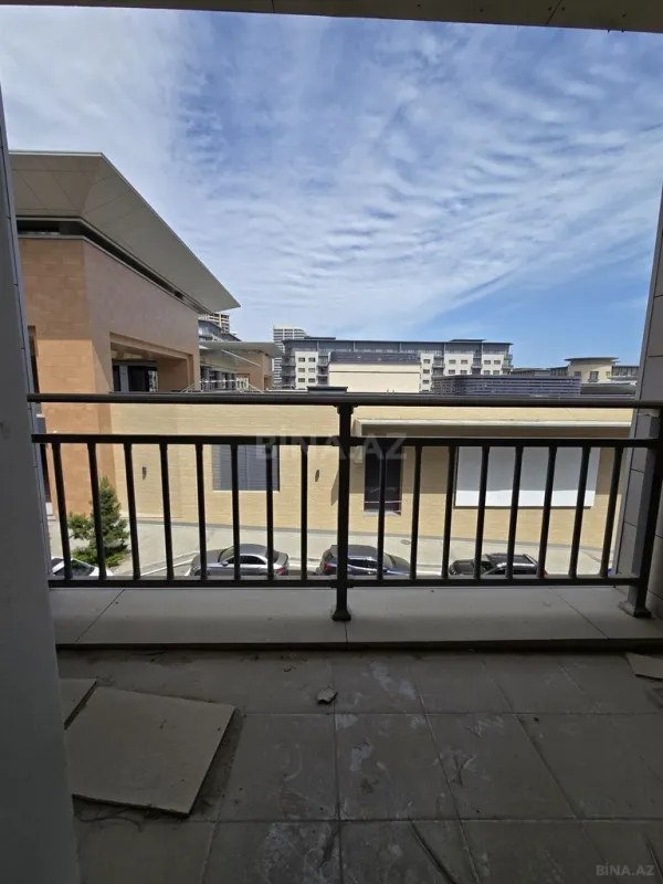 Satılır 4 otaqlı mənzil 220 m²